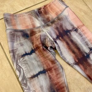 EUC Onzie crop leggings.